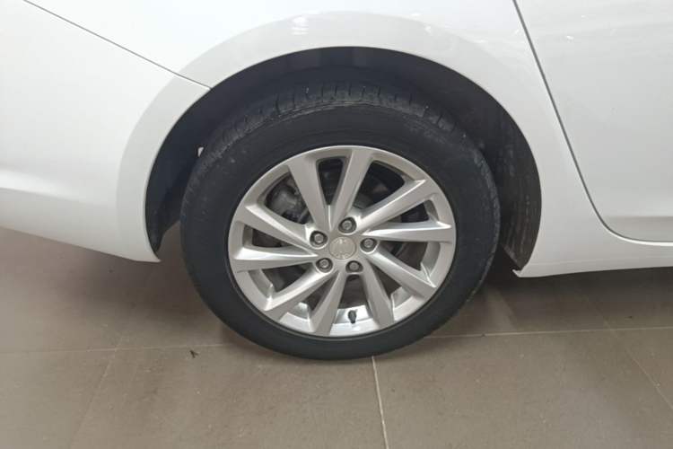 Used Buick Verano 2019 Sedan 15S Automatic Leading Model Right Rear Wheel Hub
