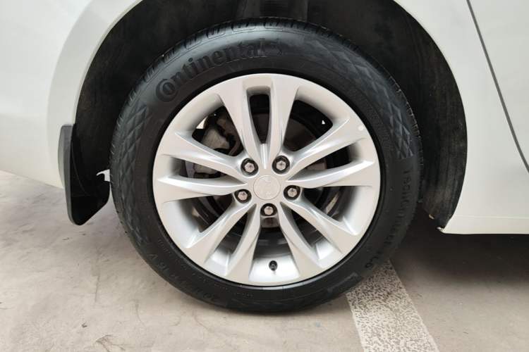 Used Buick Verano 2019 Sedan 20T Dual-Clutch Leading Model Right Rear Wheel Hub