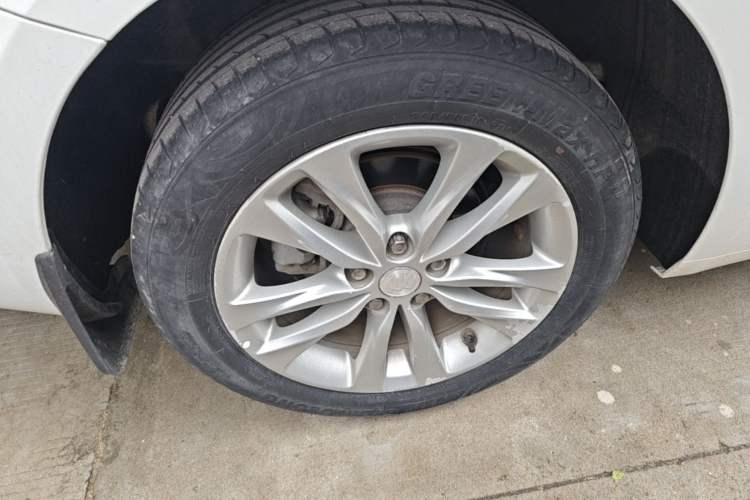 Used Buick Verano 2019 Sedan 20T Dual-Clutch Leading Model Right Rear Wheel Hub