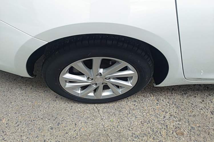 Used Buick Verano 2019 Sedan 15S Automatic Entry Model Right Rear Wheel Hub