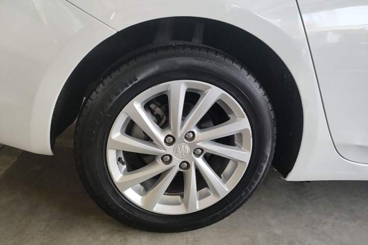 Used Buick Verano 2019 Sedan 15S Automatic Leading Model Right Rear Wheel Hub