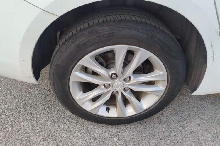 Used Buick Verano 2019 Sedan 20T Dual-Clutch Elite Model Right Rear Wheel Hub