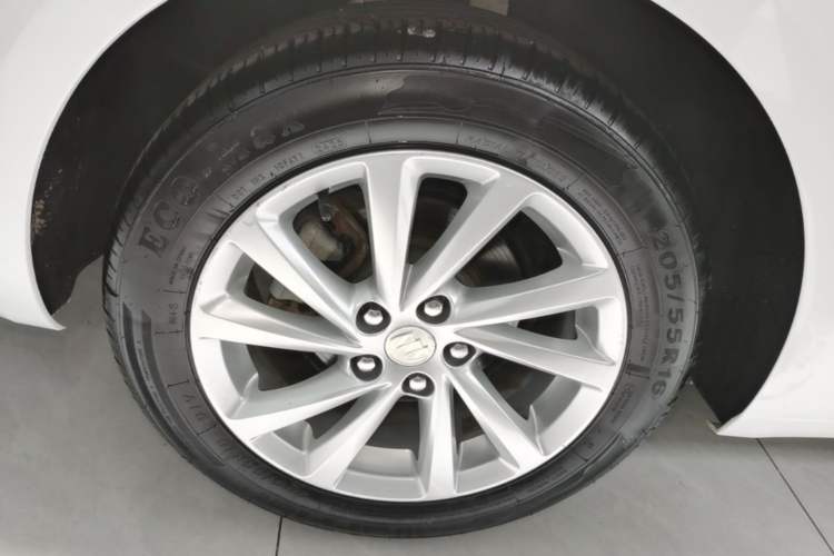 Used Buick Verano 2019 Sedan 15S Automatic Leading Model Right Rear Wheel Hub