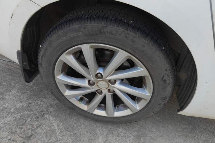 Used Buick Verano 2019 Sedan 15S Automatic Entry Model Right Rear Wheel Hub