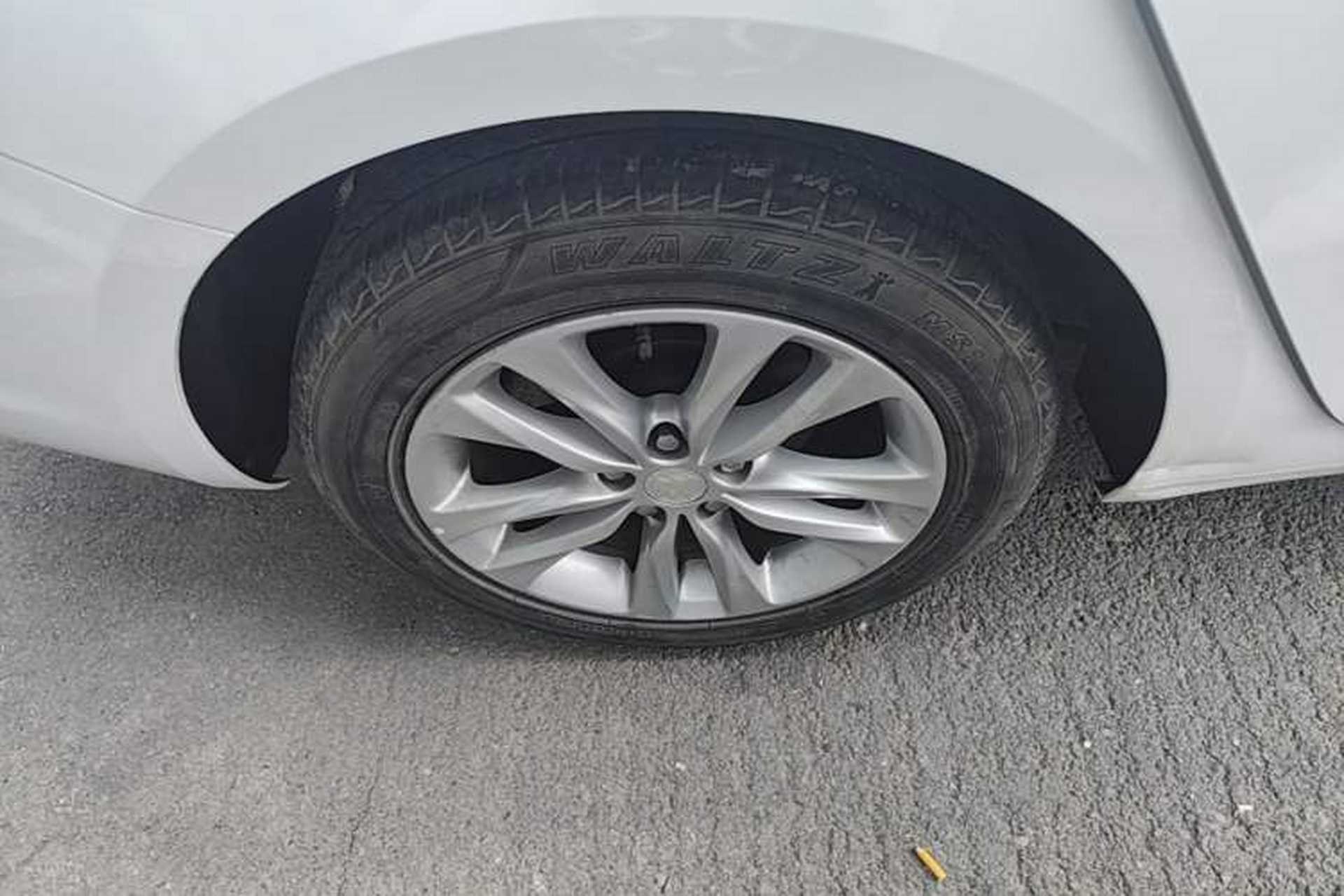 Used Buick Verano 2019 Sedan 20T Dual-Clutch Elite Model Right Rear Wheel Hub