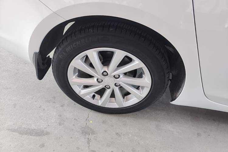 Used Buick Verano 2019 Sedan 15S Automatic Leading Model Right Rear Wheel Hub