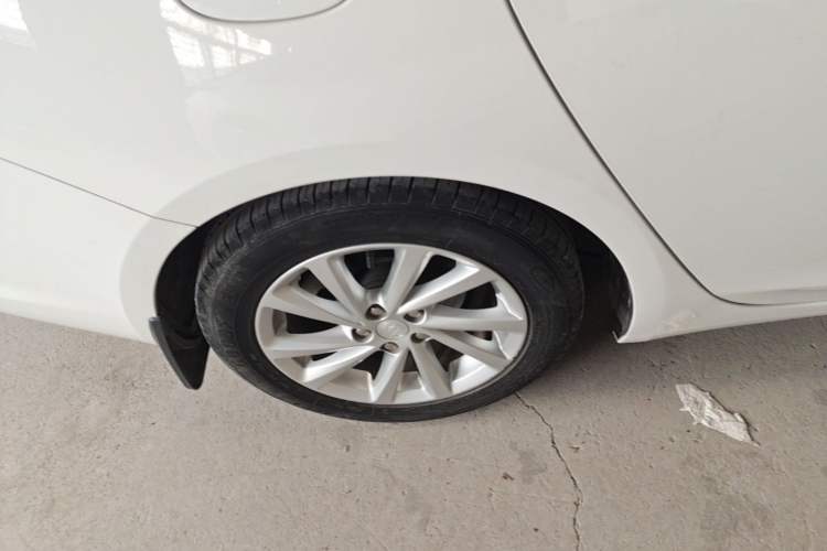 Used Buick Verano 2019 Sedan 15S Automatic Leading Model Right Rear Wheel Hub