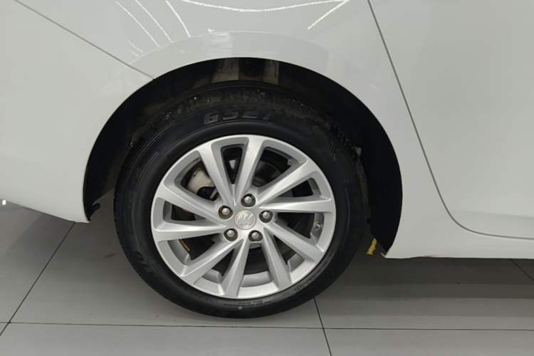 Used Buick Verano 2019 Sedan 15S Automatic Leading Model Right Rear Wheel Hub