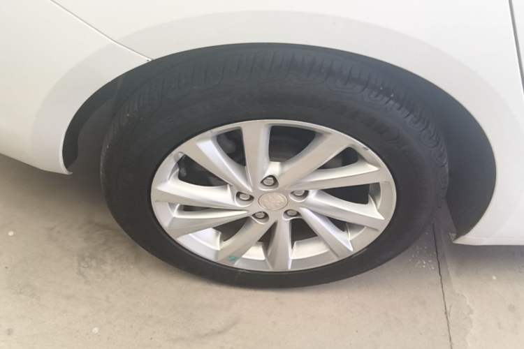 Used Buick Verano 2019 Sedan 15S Automatic Leading Model Right Rear Wheel Hub