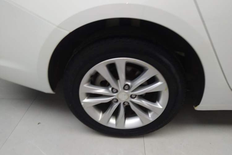 Used Buick Verano 2019 Sedan 20T Dual-Clutch Leading Model Right Rear Wheel Hub