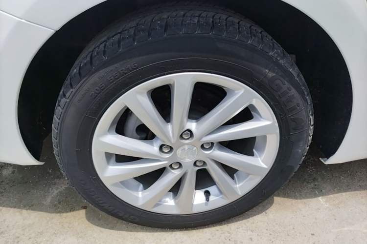 Used Buick Verano 2019 Sedan 15S Automatic Entry Model Right Rear Wheel Hub