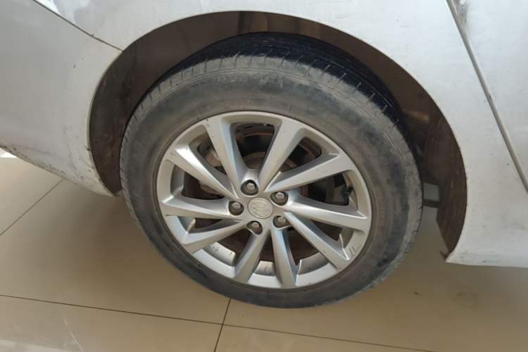 Used Buick Verano 2019 Sedan 15S Automatic Leading Model Right Rear Wheel Hub