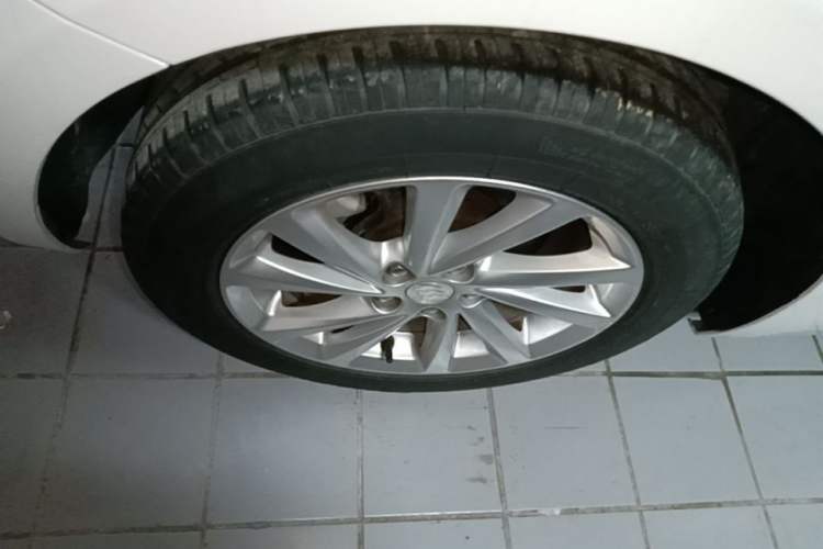 Used Buick Verano 2019 Sedan 15S Automatic Leading Model Right Rear Wheel Hub