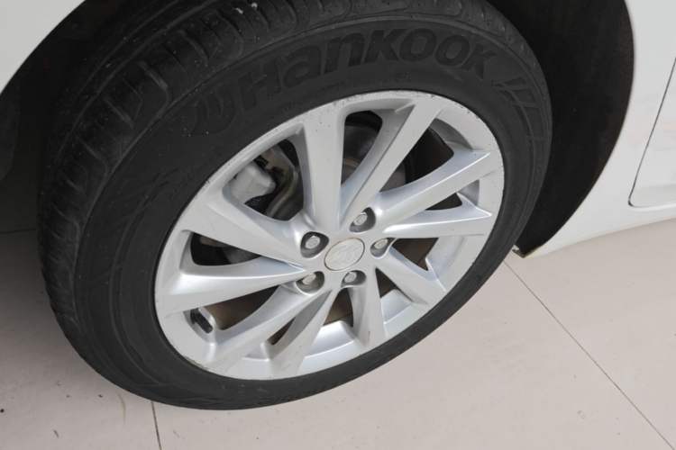 Used Buick Verano 2019 Sedan 15S Automatic Leading Model Right Rear Wheel Hub