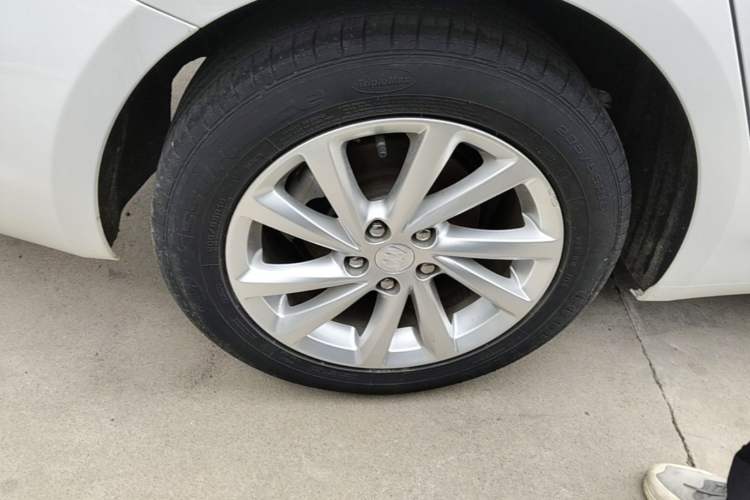 Used Buick Verano 2019 Sedan 15S Automatic Leading Model Right Rear Wheel Hub