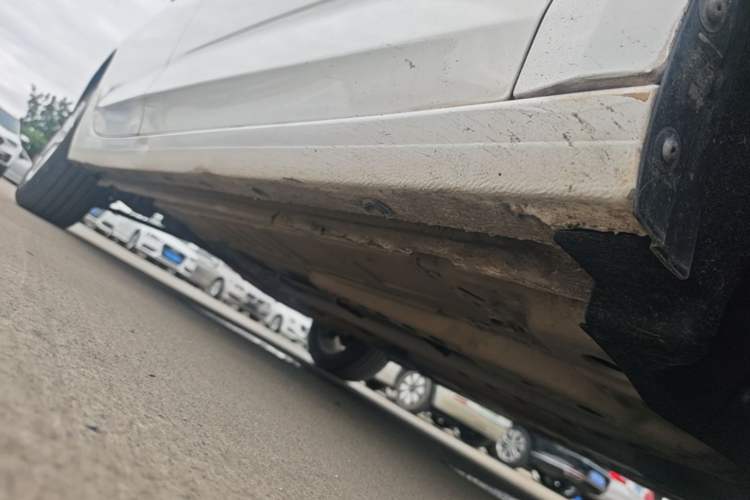 Used Buick Verano 2019 Sedan 20T Dual-Clutch Elite Model Right Side Sill