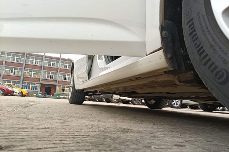 Used Buick Verano 2019 Sedan 20T Dual-Clutch Leading Model Right Side Sill