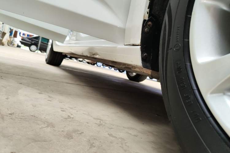Used Buick Verano 2019 Sedan 20T Dual-Clutch Leading Model Right Side Sill
