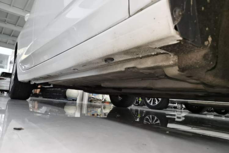 Used Buick Verano 2019 Sedan 15S Automatic Leading Model Right Side Sill