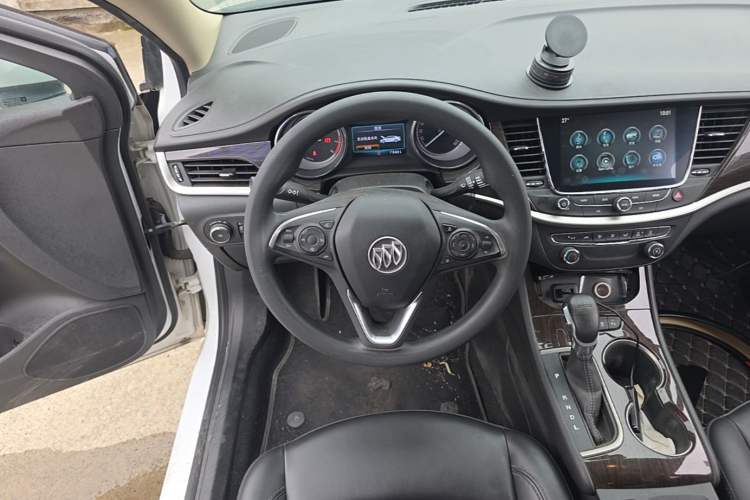 Used Buick Verano 2019 Sedan 20T Dual-Clutch Leading Model Steering Wheel