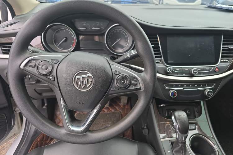 Used Buick Verano 2019 Sedan 20T Dual-Clutch Leading Model Steering Wheel