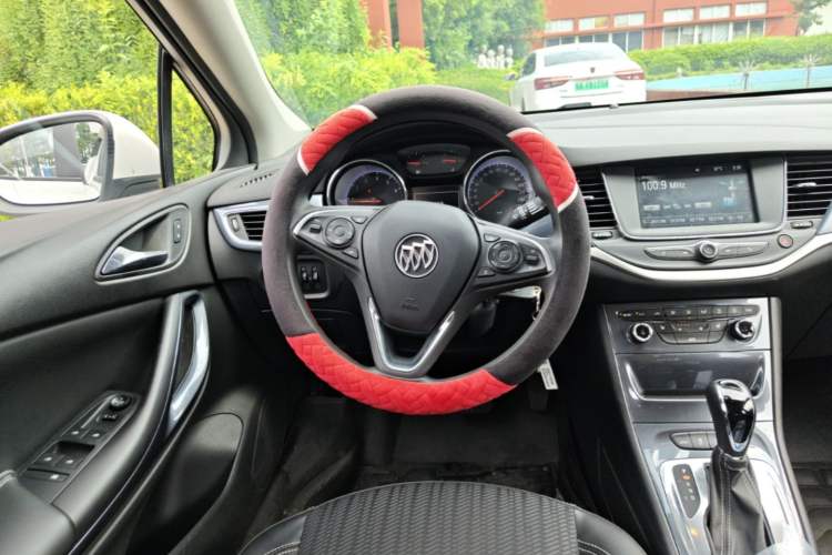 Used Buick Verano 2019 Hatchback 15S Automatic Leading Model Steering Wheel