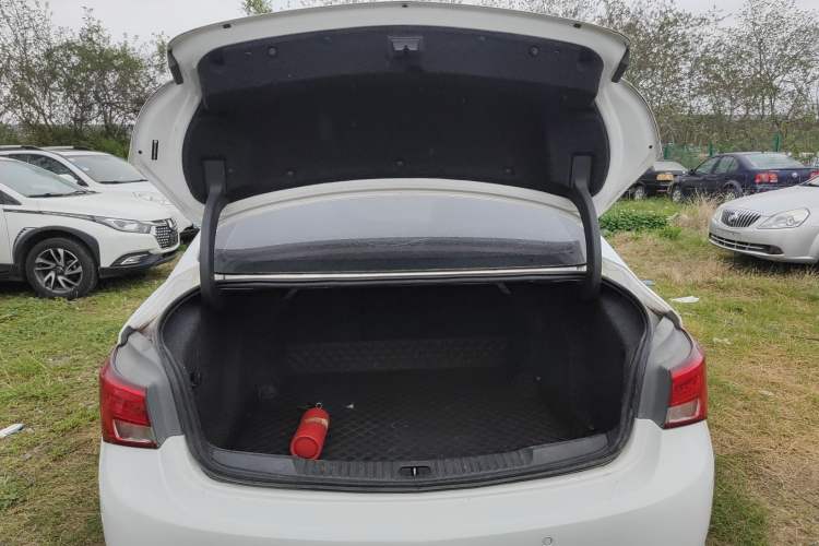 Used Buick Verano 2019 Sedan 20T Dual-Clutch Leading Model Trunk