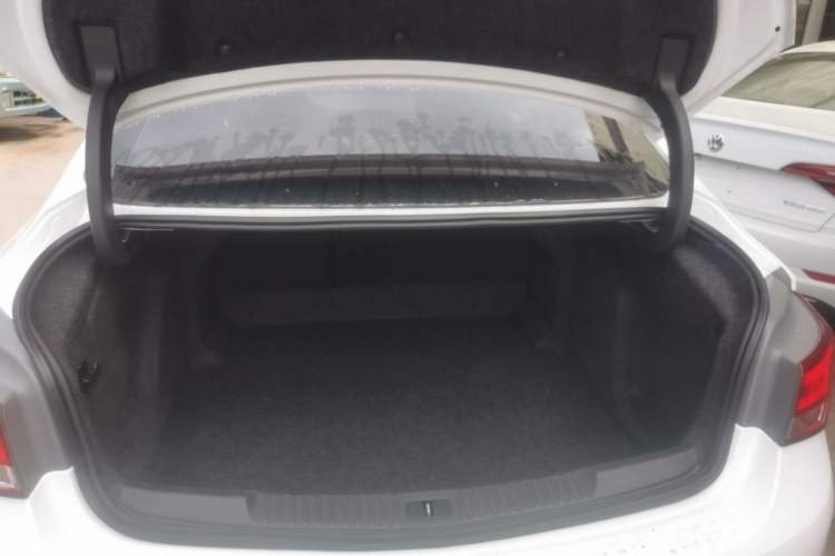 Used Buick Verano 2019 Sedan 20T Dual-Clutch Leading Model Trunk