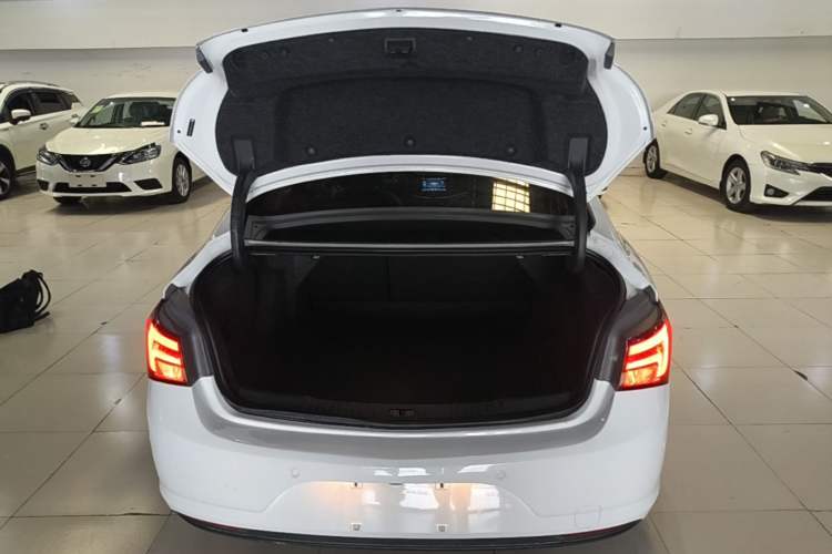 Used Buick Verano 2019 Sedan 15S Automatic Leading Model Trunk