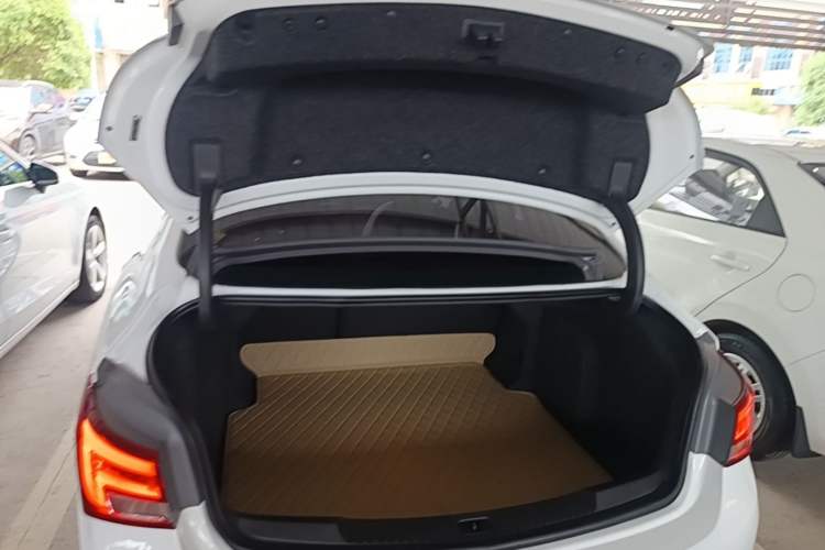 Used Buick Verano 2019 Sedan 15S Automatic Leading Model Trunk