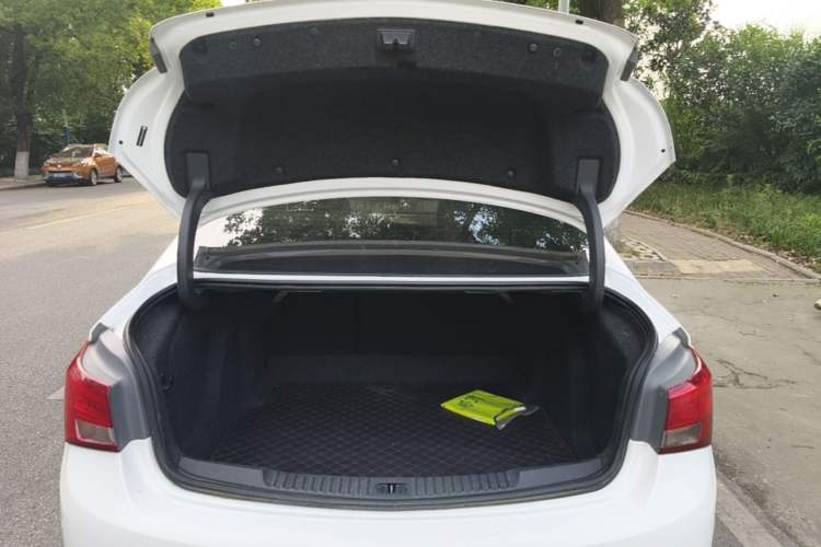 Used Buick Verano 2019 Sedan 20T Dual-Clutch Leading Model Trunk