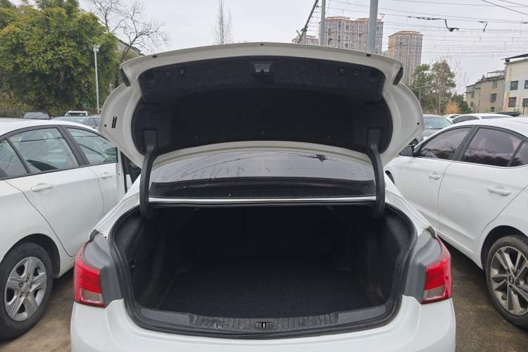 Used Buick Verano 2019 Sedan 20T Dual-Clutch Leading Model Trunk