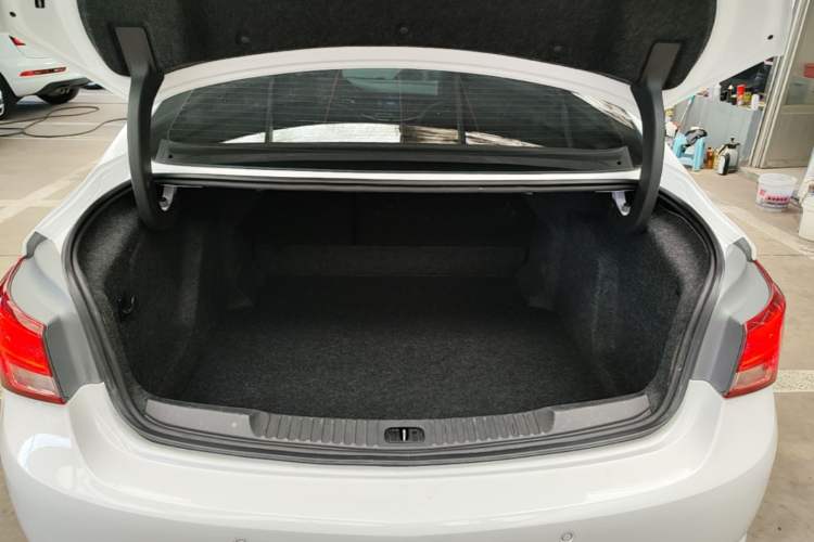 Used Buick Verano 2019 Sedan 20T Dual-Clutch Leading Model Trunk