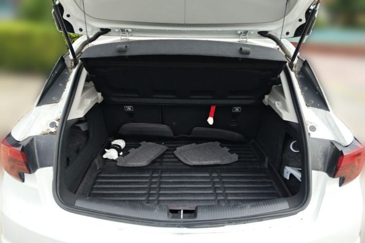 Used Buick Verano 2019 Hatchback 15S Automatic Leading Model Trunk
