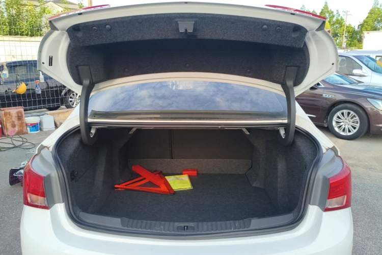 Used Buick Verano 2019 Sedan 20T Dual-Clutch Elite Model Trunk