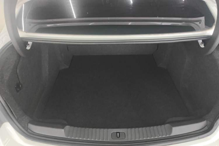 Used Buick Verano 2019 Sedan 20T Dual-Clutch Leading Model Trunk