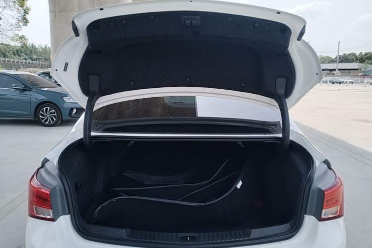 Used Buick Verano 2019 Sedan 20T Dual-Clutch Elite Model Trunk
