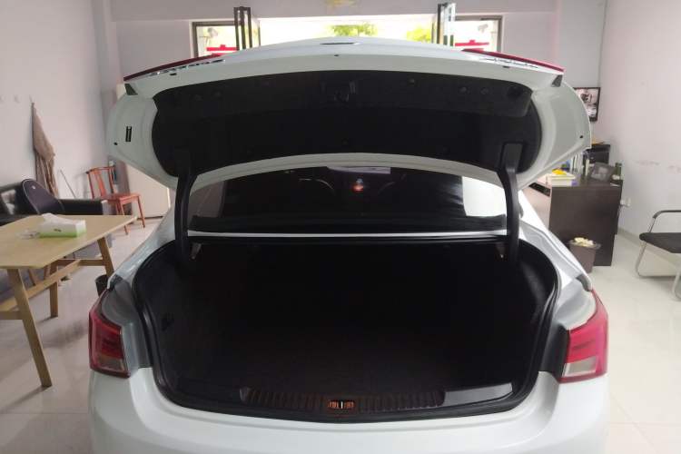 Used Buick Verano 2019 Sedan 20T Dual-Clutch Leading Model Trunk