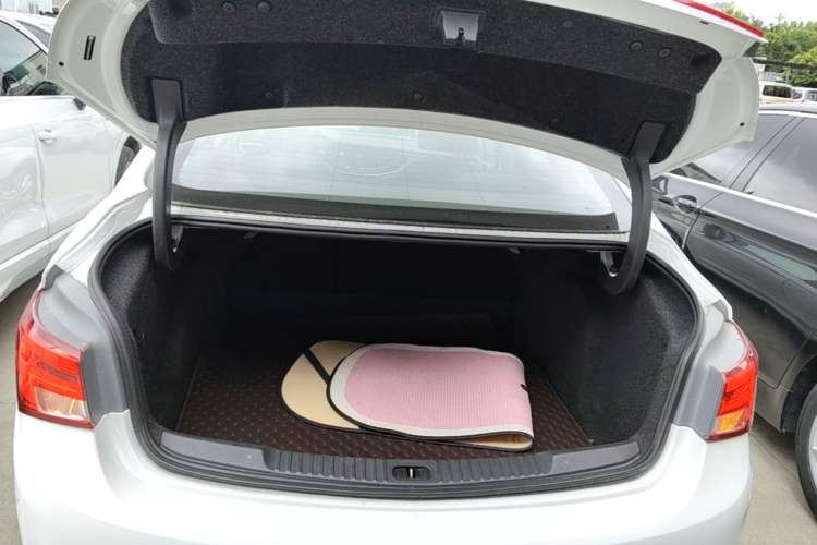 Used Buick Verano 2019 Sedan 15S Automatic Leading Model Trunk