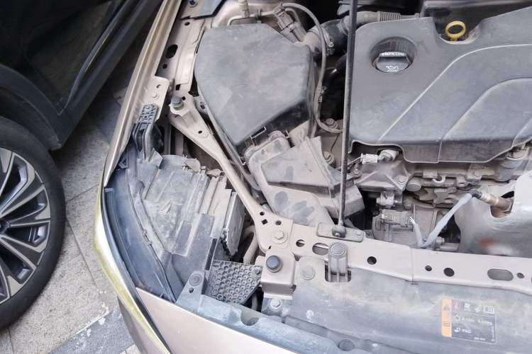 Used Buick Verano 2019 Sedan 15S Automatic Leading Model Engine Bay Right