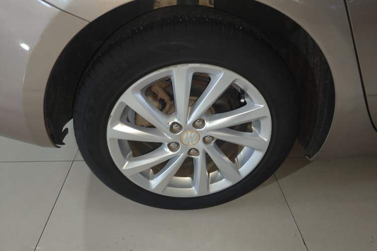 Used Buick Verano 2019 Sedan 15S Automatic Leading Model Exterior 2