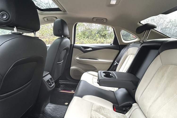 Used Buick Verano 2019 Sedan 15S Automatic Leading Model Interior 4