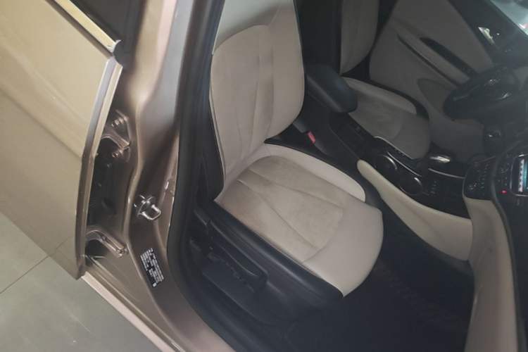 Used Buick Verano 2019 Sedan 15S Automatic Leading Model Right Front Seat