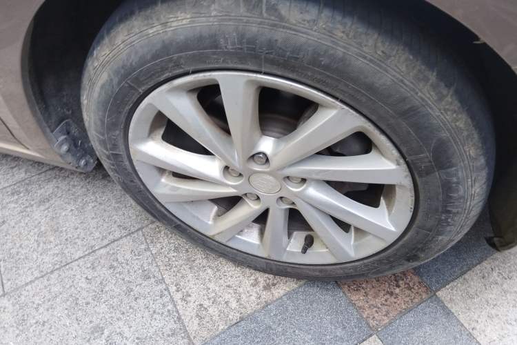 Used Buick Verano 2019 Sedan 15S Automatic Leading Model Right Front Wheel Hub