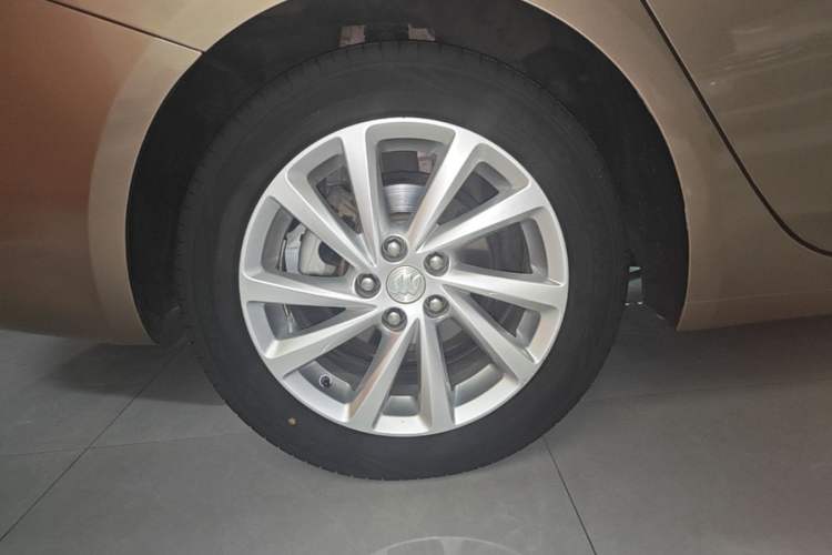 Used Buick Verano 2019 Sedan 15S Automatic Leading Model Right Rear Wheel Hub