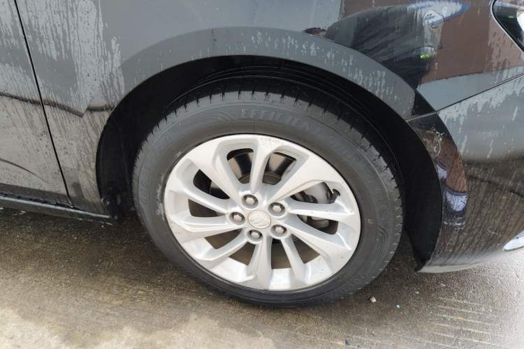 Used Buick Verano 2020 15T Automatic Trend Edition Right Front Wheel Hub