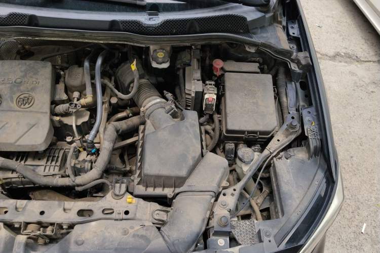 Used Buick Verano 2020 20T CVT Luxury Version Engine Bay Left