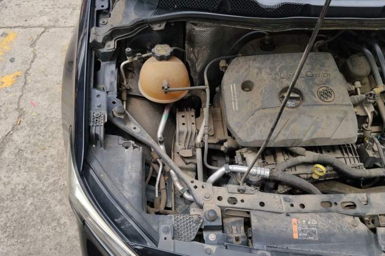Used Buick Verano 2020 20T CVT Luxury Version Engine Bay Right