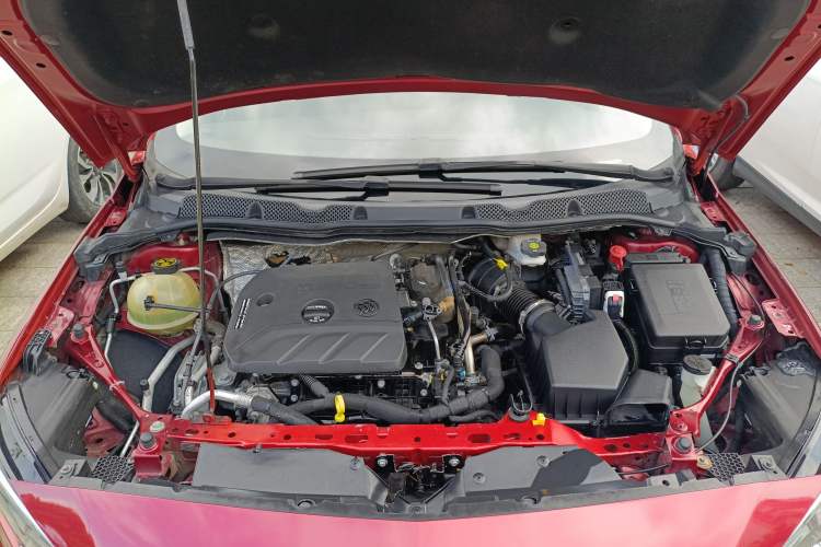 Used Buick Verano 2020 20T CVT Leading Edition Engine Bay