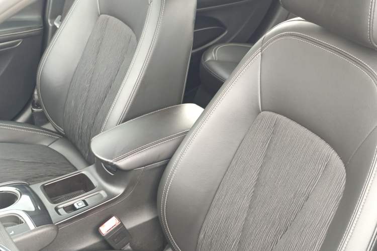 Used Buick Verano 2020 20T CVT Leading Edition Interior 2